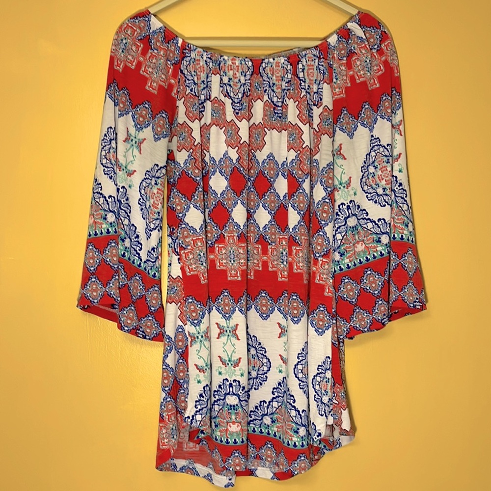 Tunic with curved hem